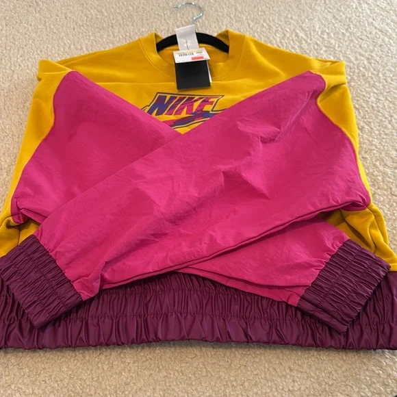 Nike Top - Picture 3 of 7